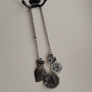 Premier Designs Floral Necklace.